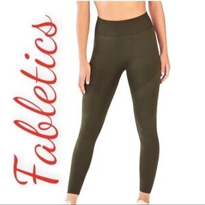 FABLETICS‎ High Rise Seamless Rib 7/8 Cropped Moto Compression Legging, Size XXS